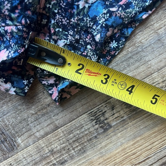 Hollister Womens Blue & Pink Floral Print Viscose Shorts Size Small - Picture 6 of 7